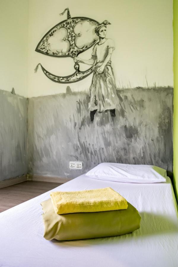 Pods The Backpackers Home & Cafe, Kuala Lumpur Exterior photo